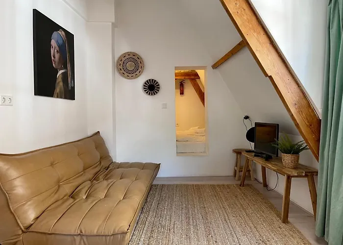 Tiny Private City Rooms